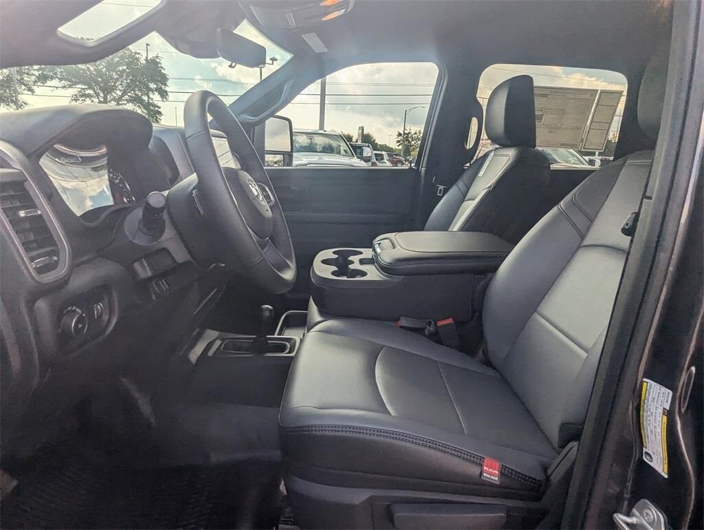 2024 Ram 2500 Tradesman photo 4