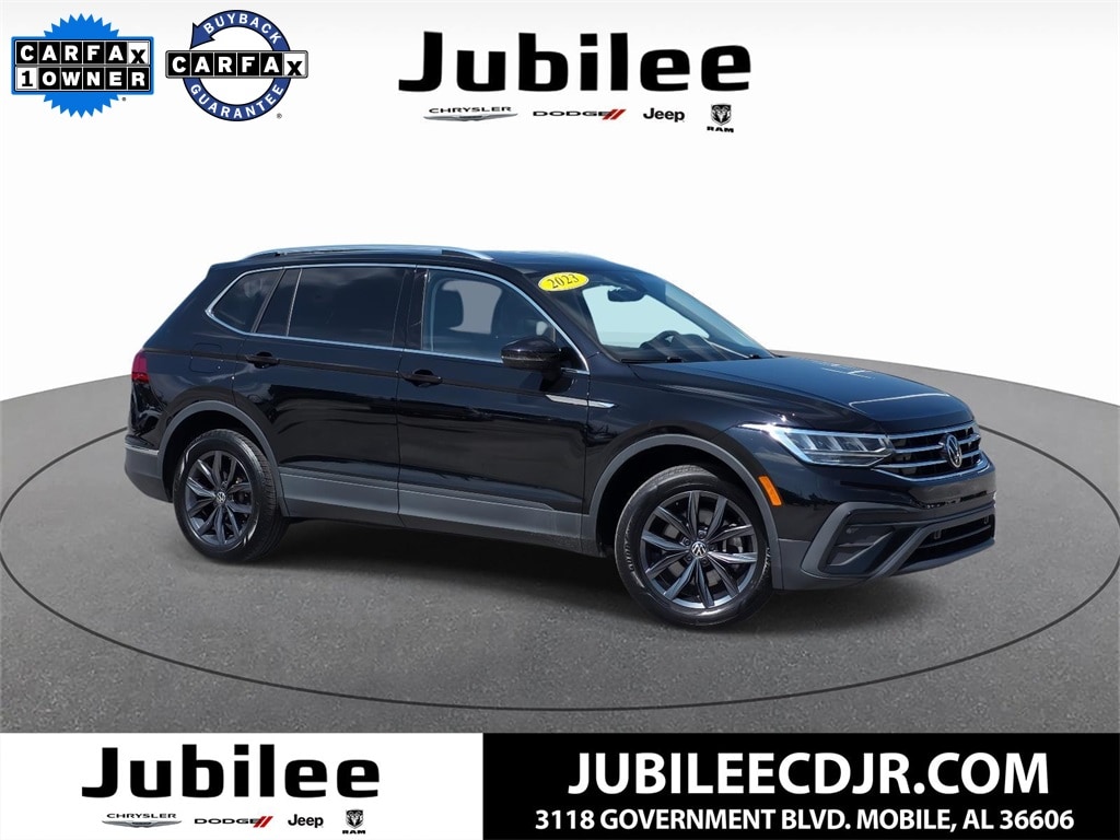 2023 Volkswagen Tiguan SE's photo