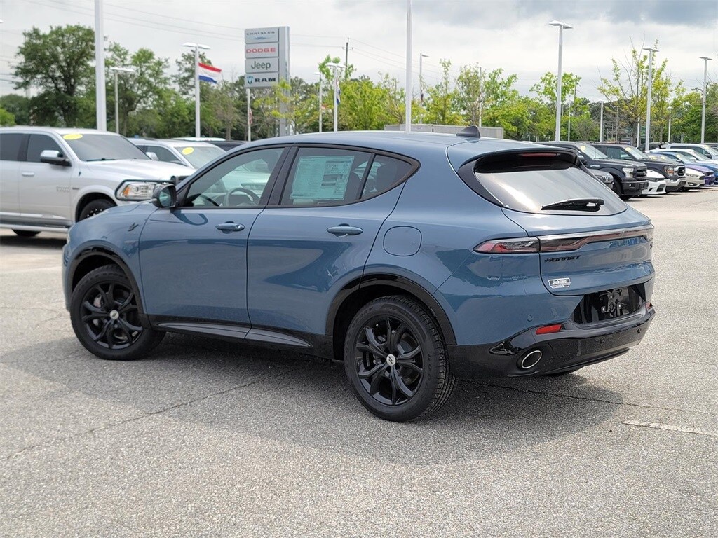 2025 Dodge Hornet R/T photo 4
