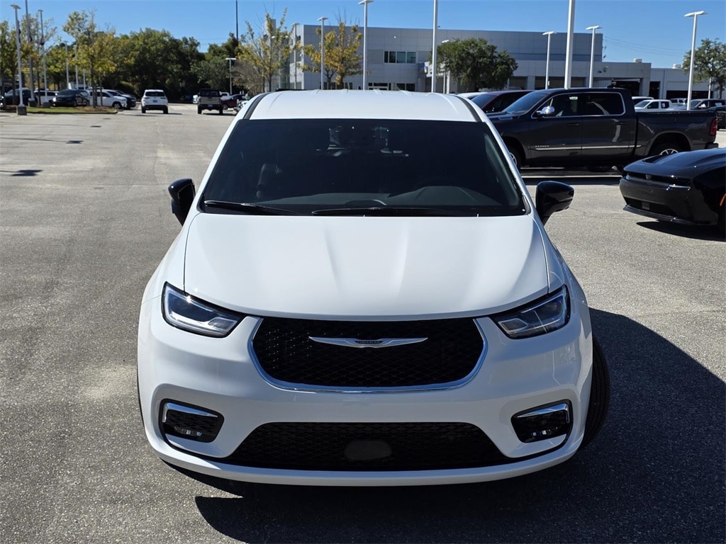 New 2026 Chrysler Pacifica SELECT Passenger Van