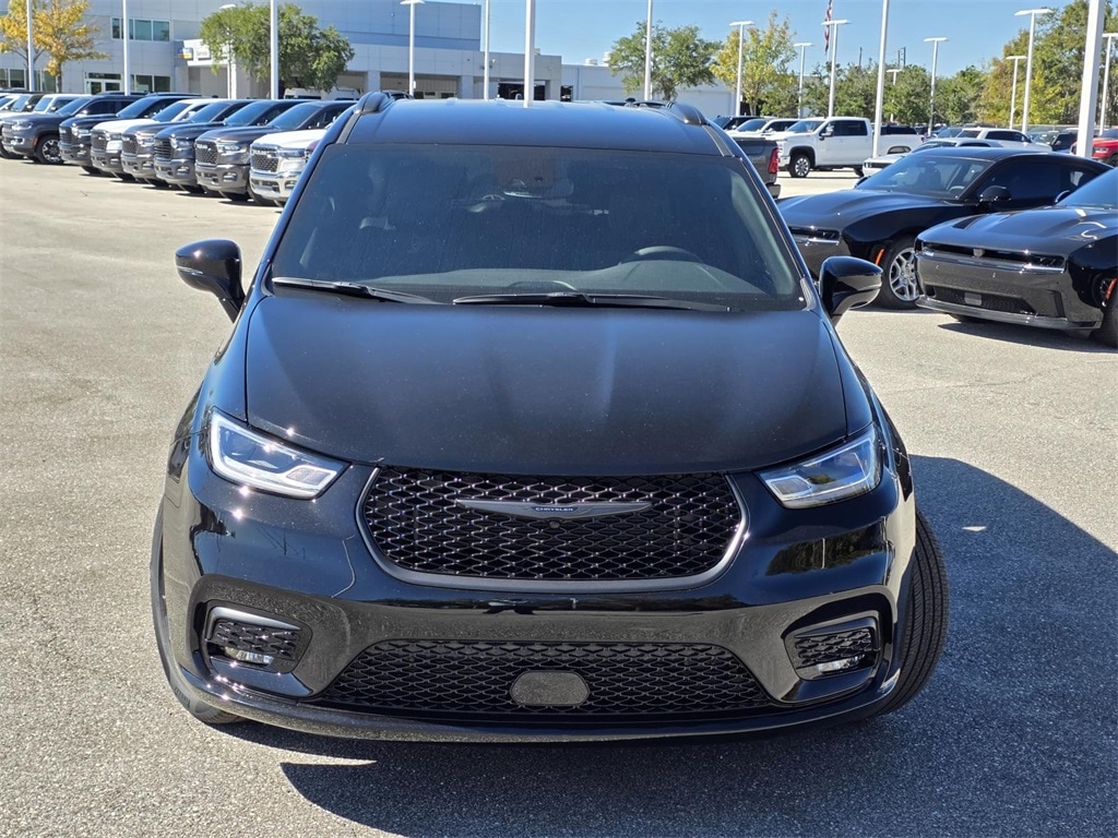 New 2026 Chrysler Pacifica SELECT AWD Passenger Van