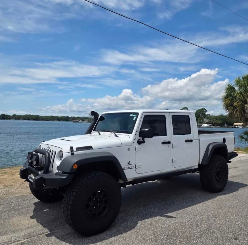 Used 2015 Jeep Gladiator Unlimited Sport SUV