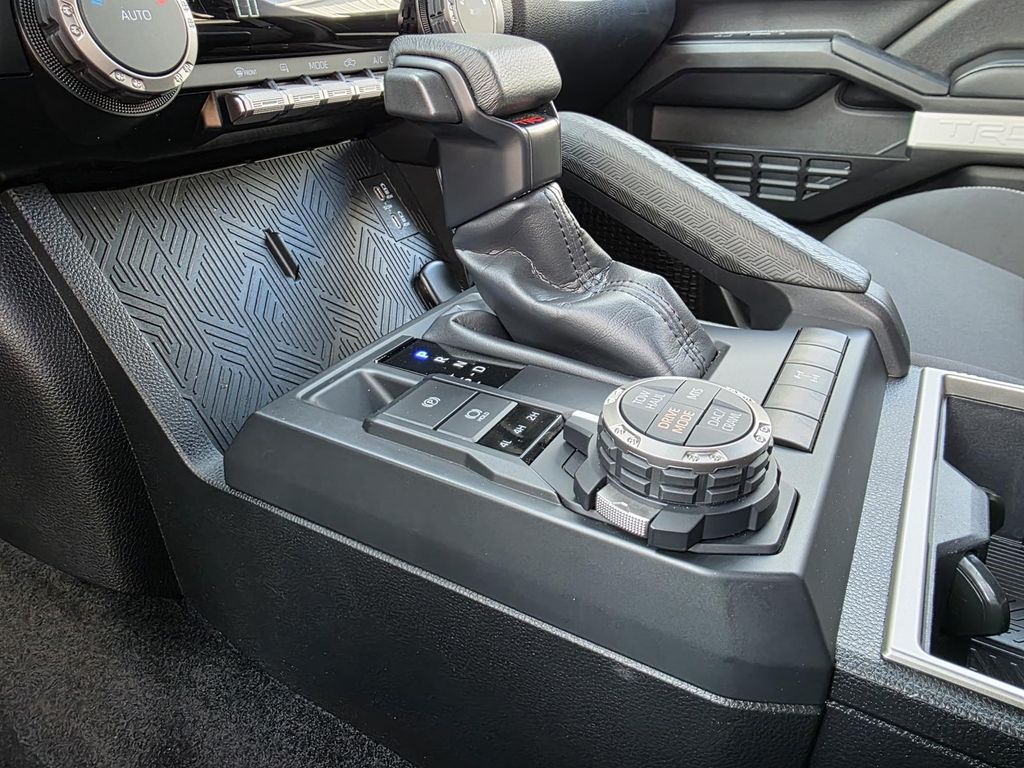 2024 Toyota Tacoma SR5 - Photo 18