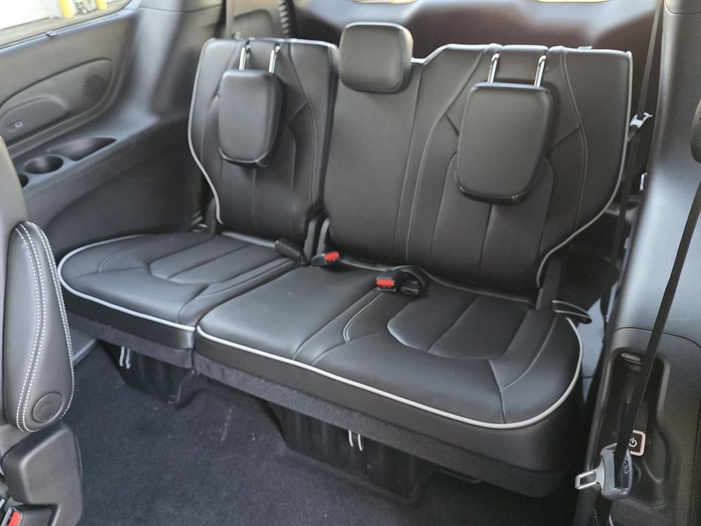 2026 Chrysler Pacifica Limited - Photo 17