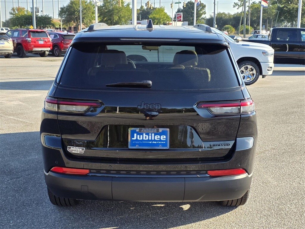 2025 Jeep Grand Cherokee Limited photo 2
