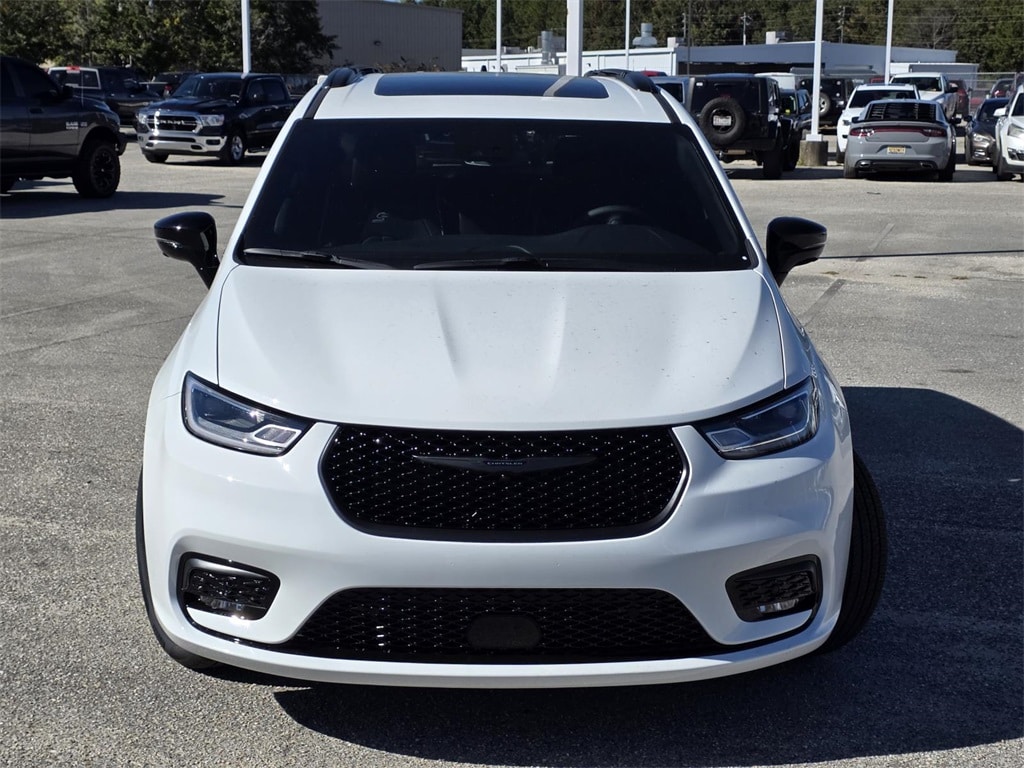 New 2026 Chrysler Pacifica LIMITED AWD Passenger Van