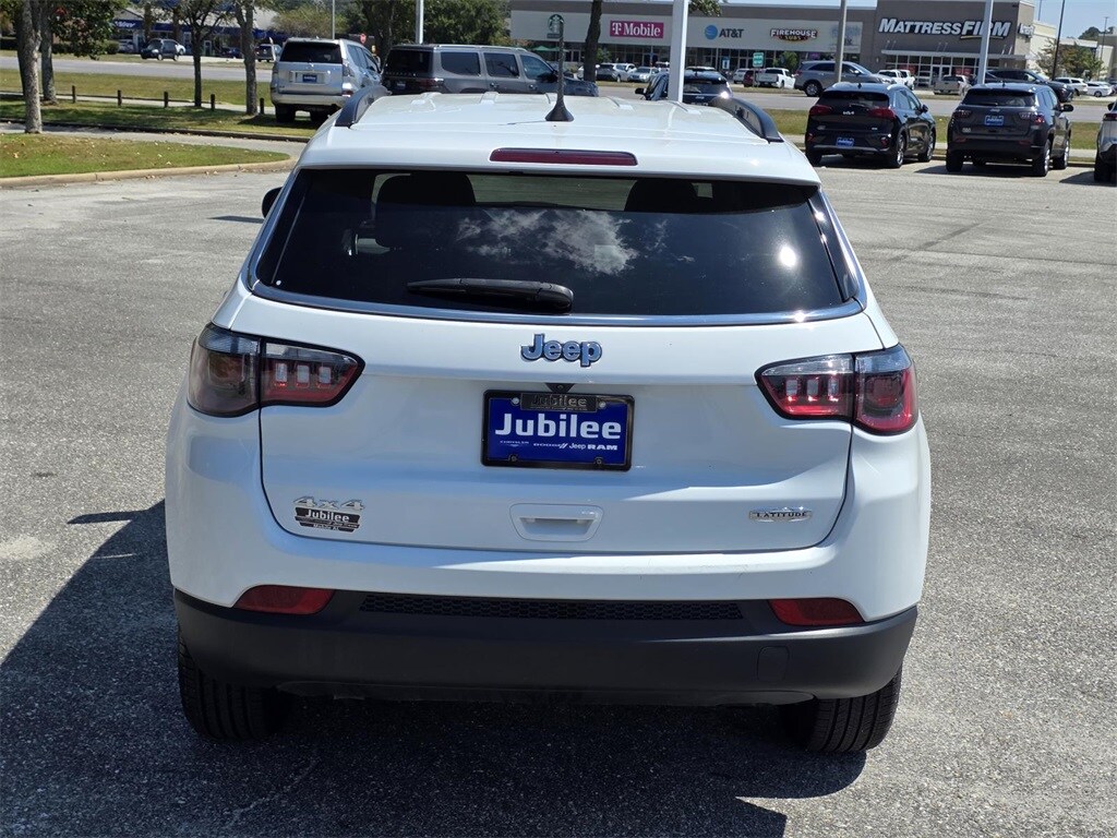 2024 Jeep Compass Latitude photo 2