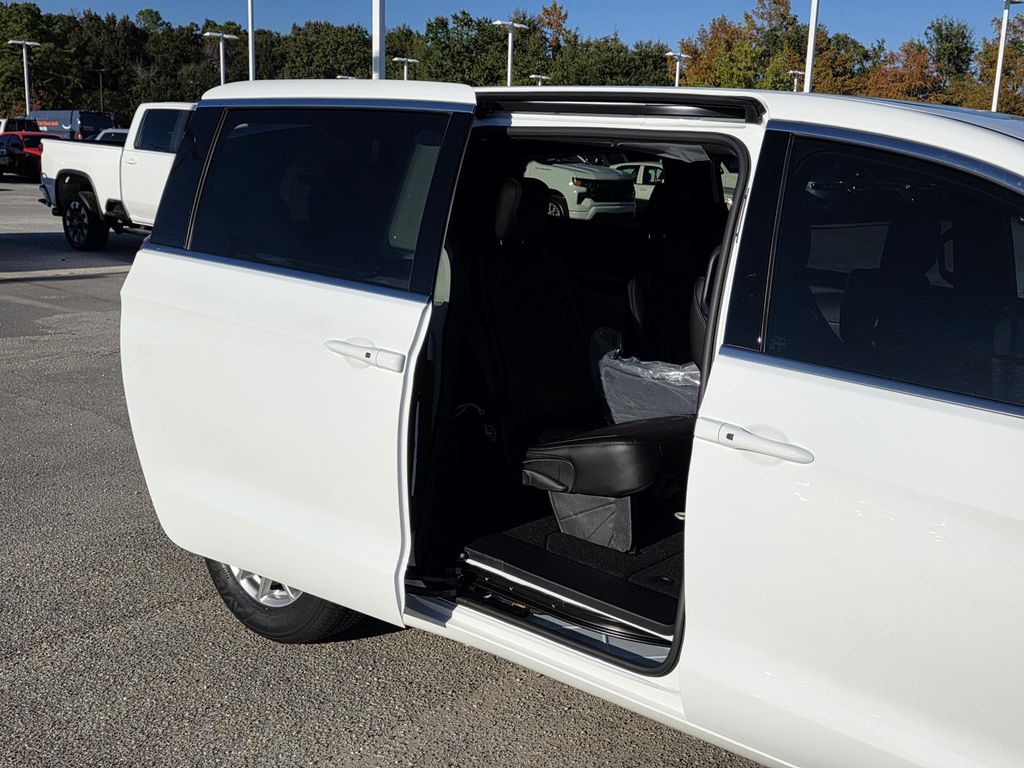 2026 Chrysler Pacifica Select - Photo 16