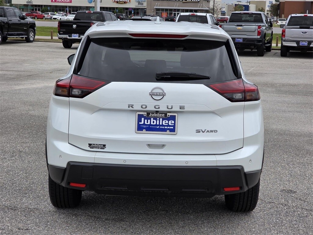 2024 Nissan Rogue SV photo 2