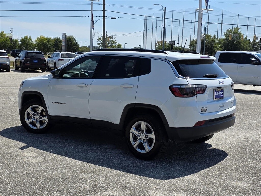 2024 Jeep Compass Latitude photo 3