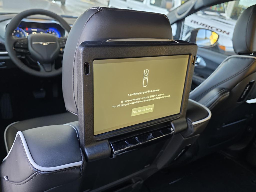 2026 Chrysler Pacifica Limited - Photo 11