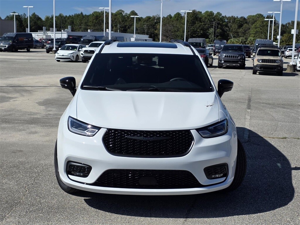 New 2026 Chrysler Pacifica LIMITED AWD Passenger Van