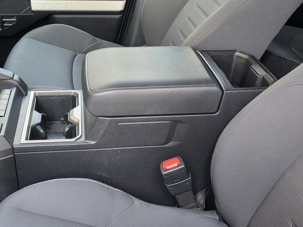2024 Toyota Tacoma SR5 - Photo 8