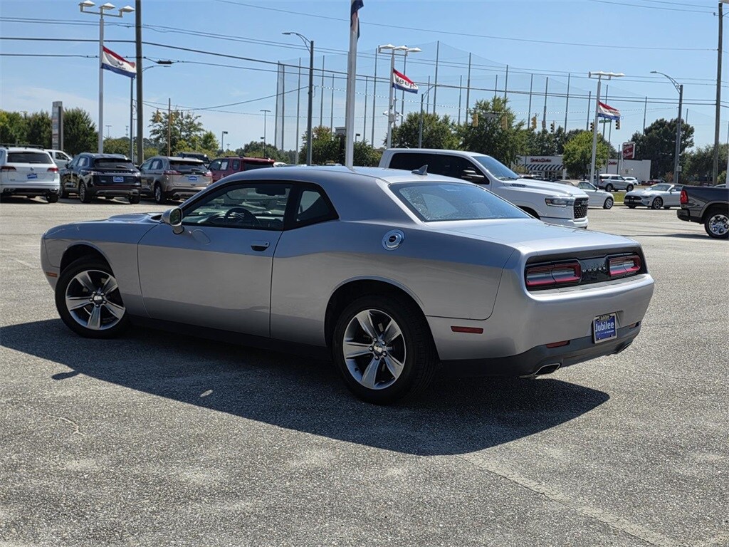 2015 Dodge Challenger SXT photo 4