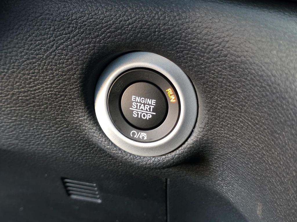 2026 Chrysler Pacifica Select - Photo 28