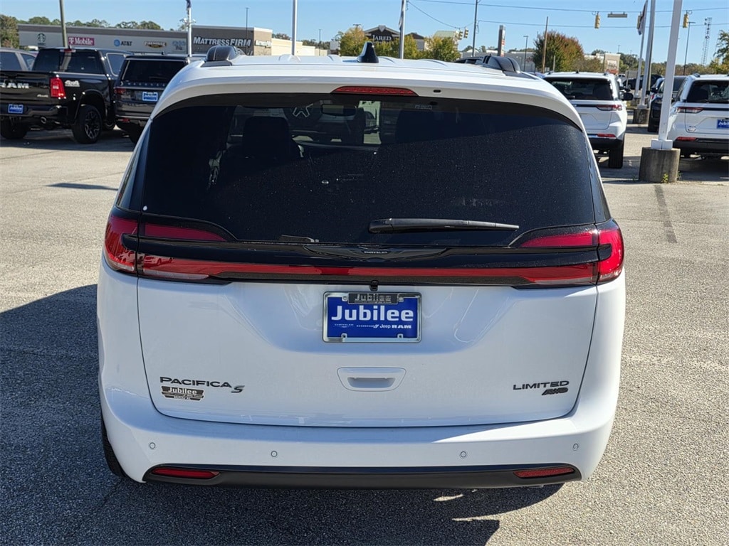 New 2026 Chrysler Pacifica LIMITED AWD Passenger Van