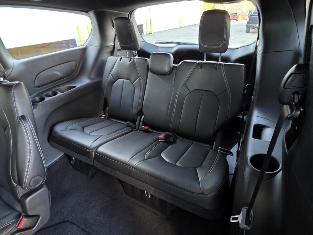 2026 Chrysler Pacifica Select - Photo 15