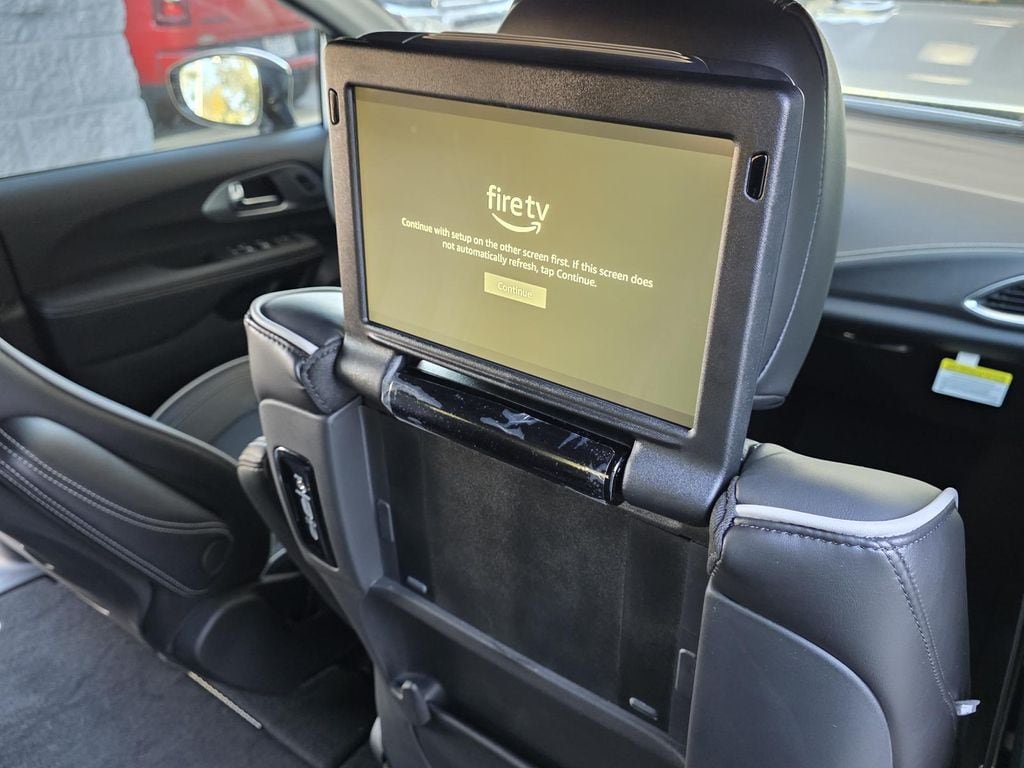 2026 Chrysler Pacifica Limited - Photo 12