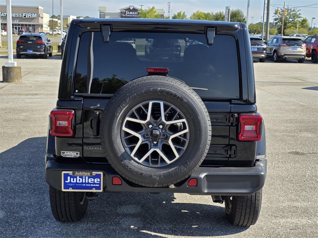 2025 Jeep Wrangler Sahara photo 3