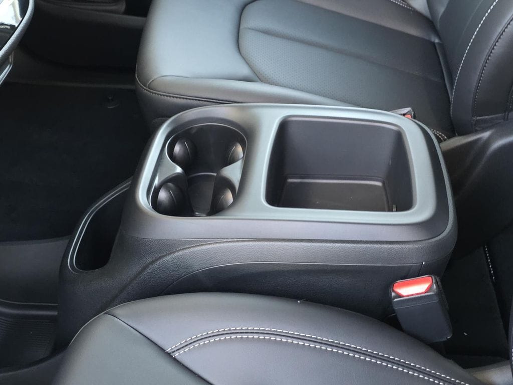 2026 Chrysler Pacifica Select - Photo 9