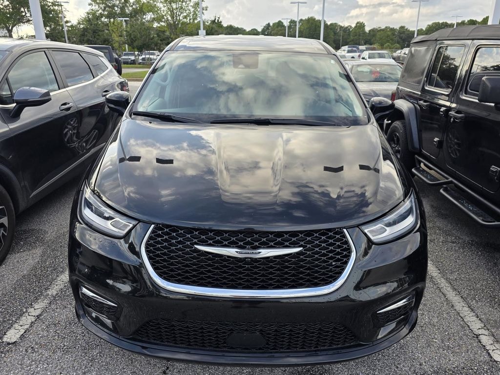 Used 2024 Chrysler Pacifica Touring L Minivan/Van