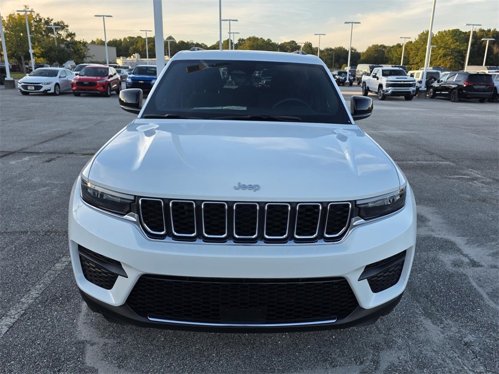 New 2025 Jeep Grand Cherokee LAREDO X 4X2 Sport Utility