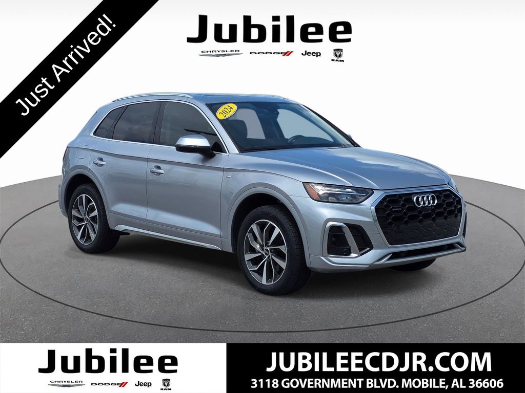 2024 Audi Q5 45 Premium Plus's photo