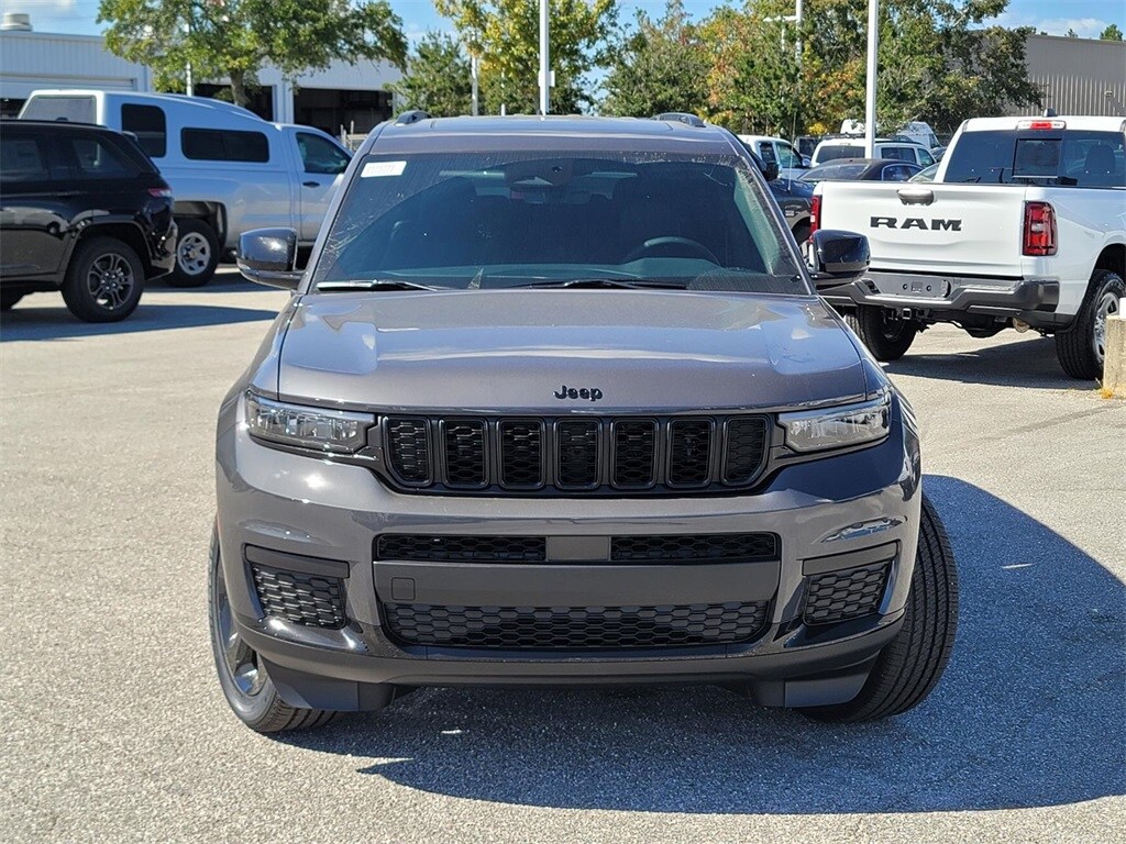 2025 Jeep Grand Cherokee Altitude X photo 2