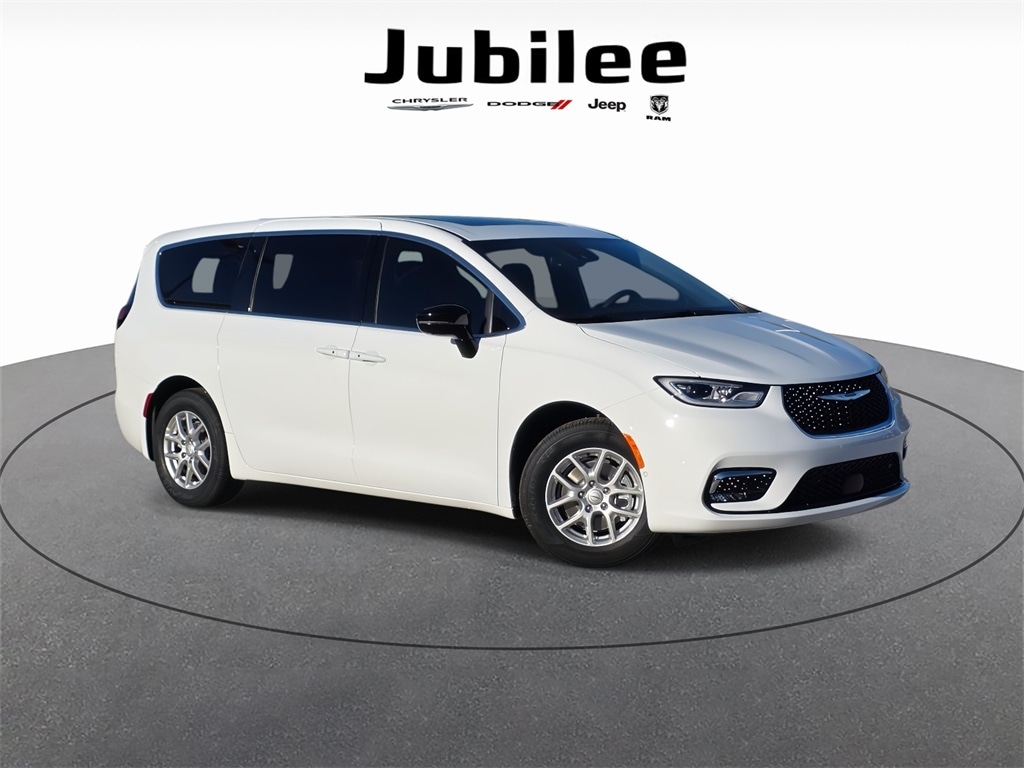 2026 Chrysler Pacifica Select's photo