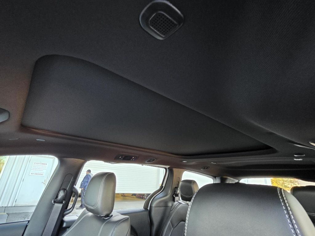 2026 Chrysler Pacifica Select - Photo 8