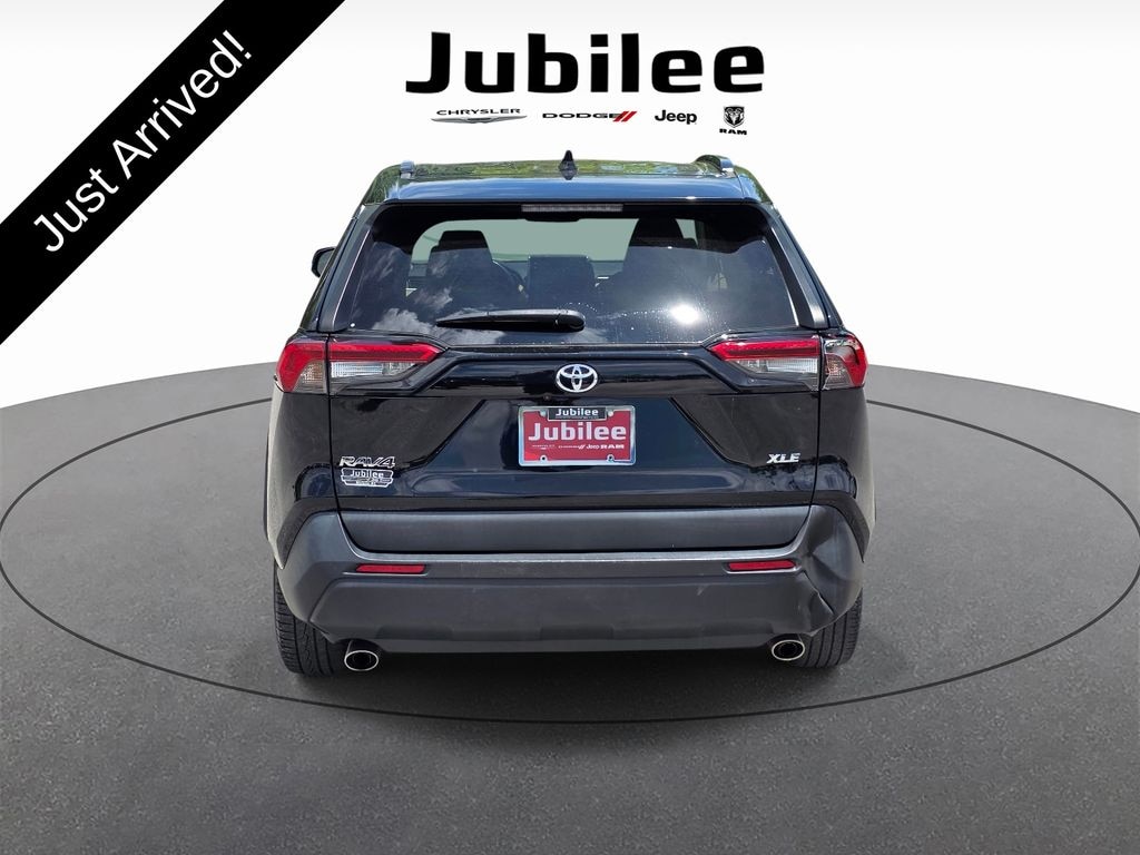 Used 2021 Toyota RAV4 XLE SUV
