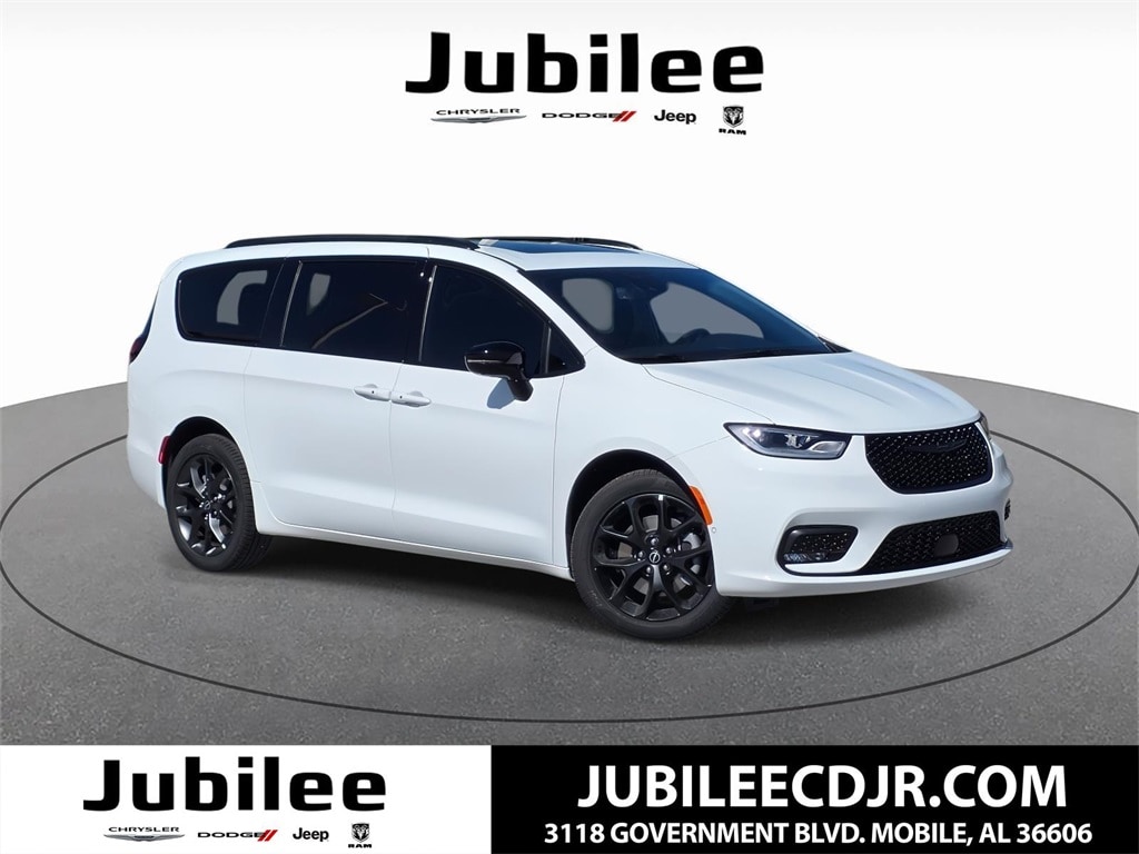 New 2026 Chrysler Pacifica LIMITED AWD Passenger Van