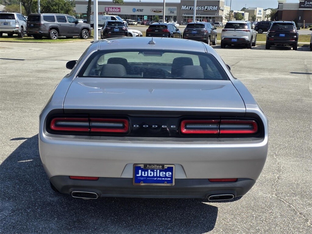 2015 Dodge Challenger SXT photo 3