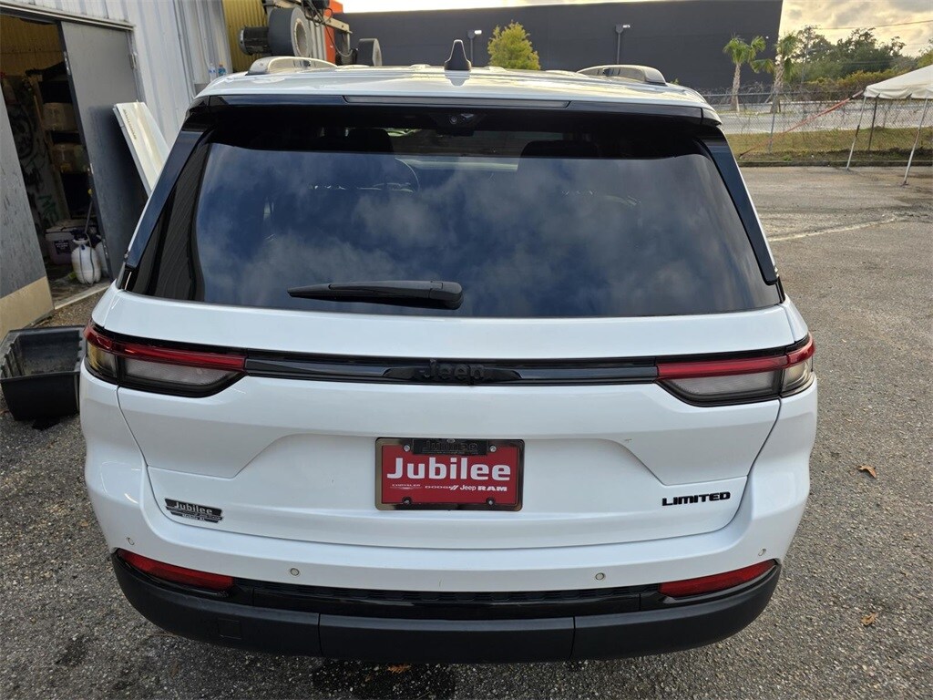 2023 Jeep Grand Cherokee Limited photo 3