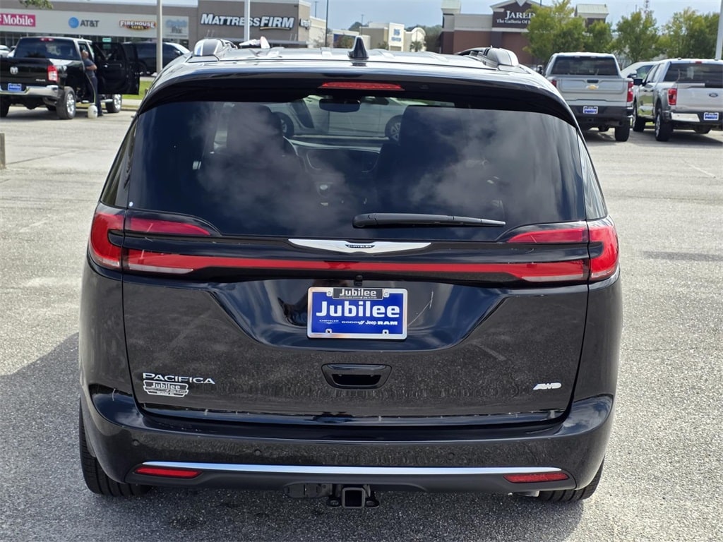 New 2026 Chrysler Pacifica PINNACLE AWD Passenger Van