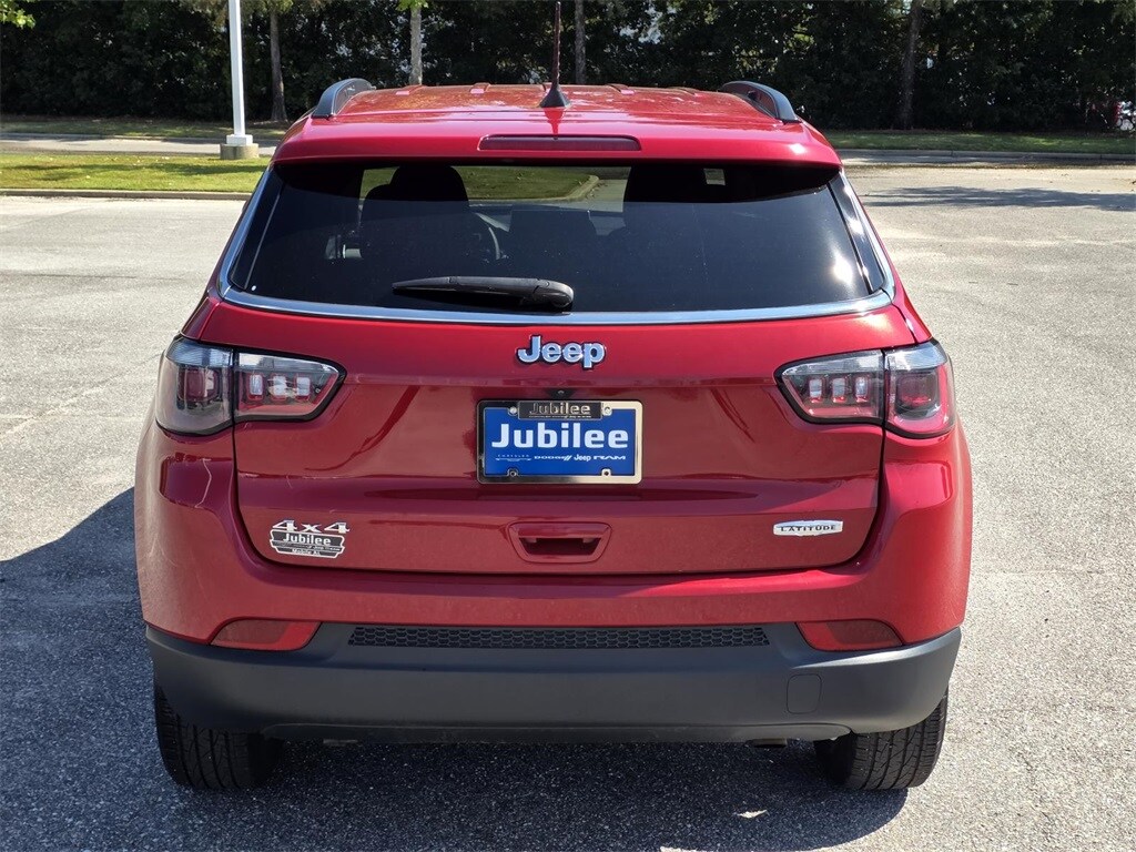 2024 Jeep Compass Latitude photo 2