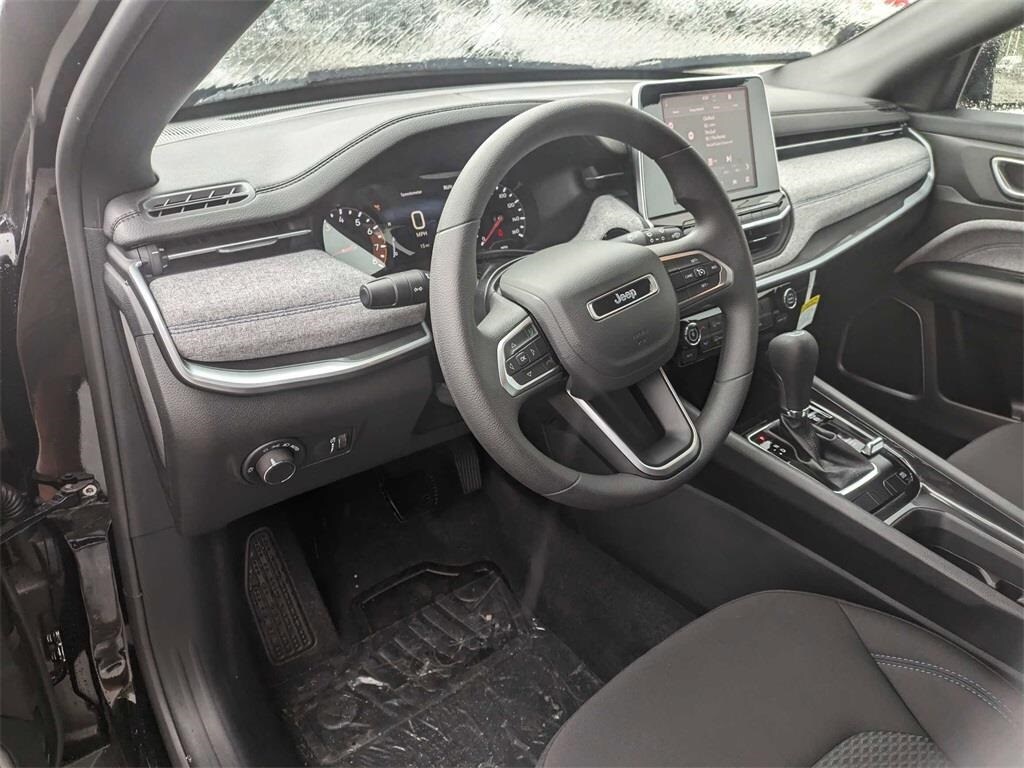 2025 Jeep Compass Sport photo 3