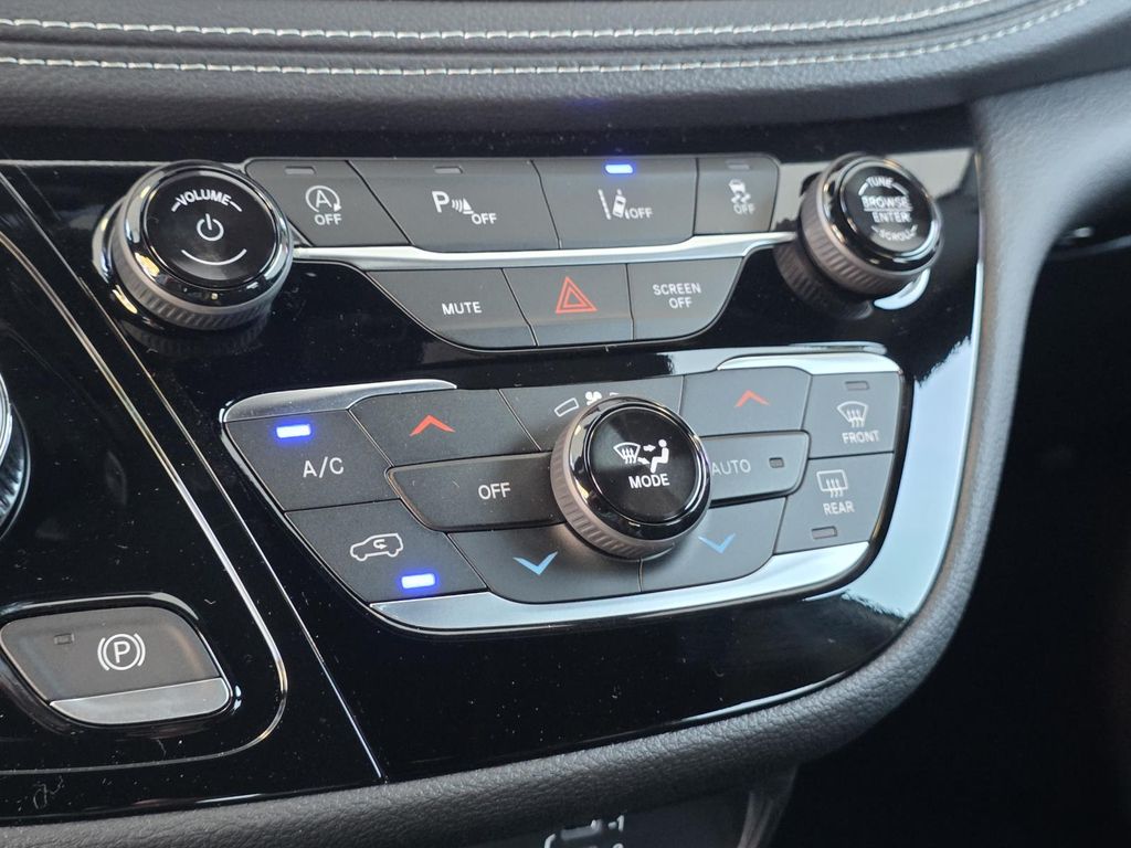2026 Chrysler Pacifica Select - Photo 30