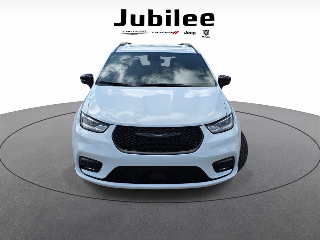 New 2026 Chrysler Pacifica LIMITED AWD Passenger Van