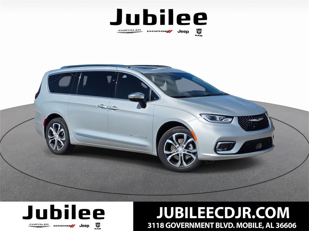 2026 Chrysler Pacifica Pinnacle's photo