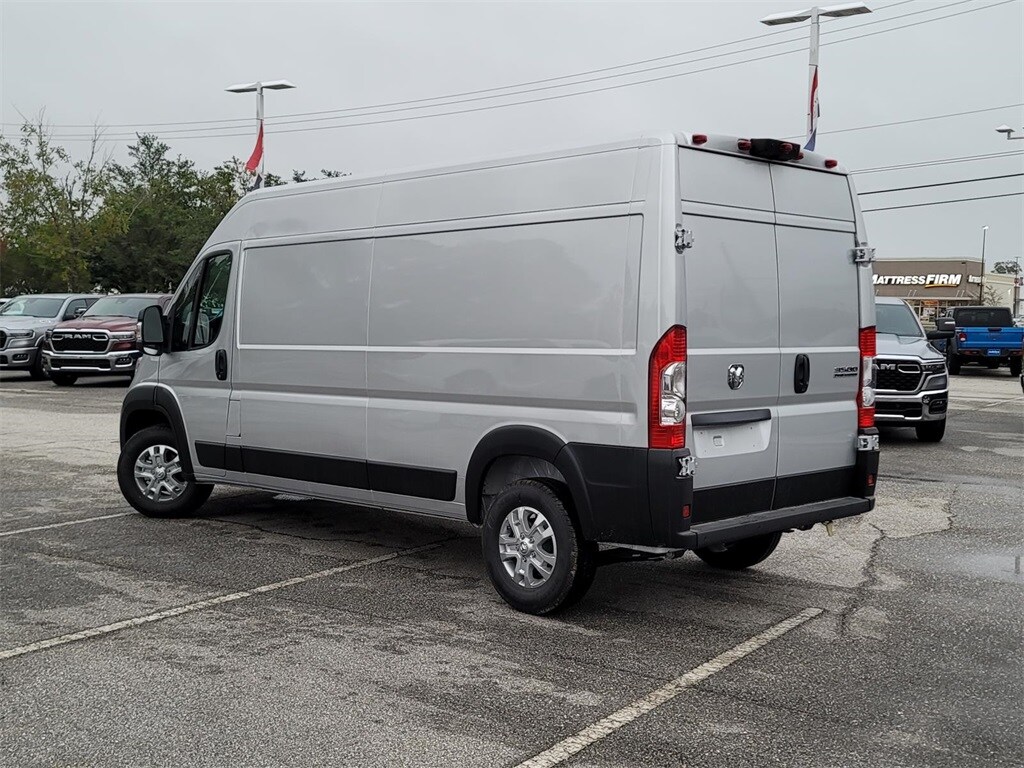 2025 Ram ProMaster 3500 Cargo Van photo 3