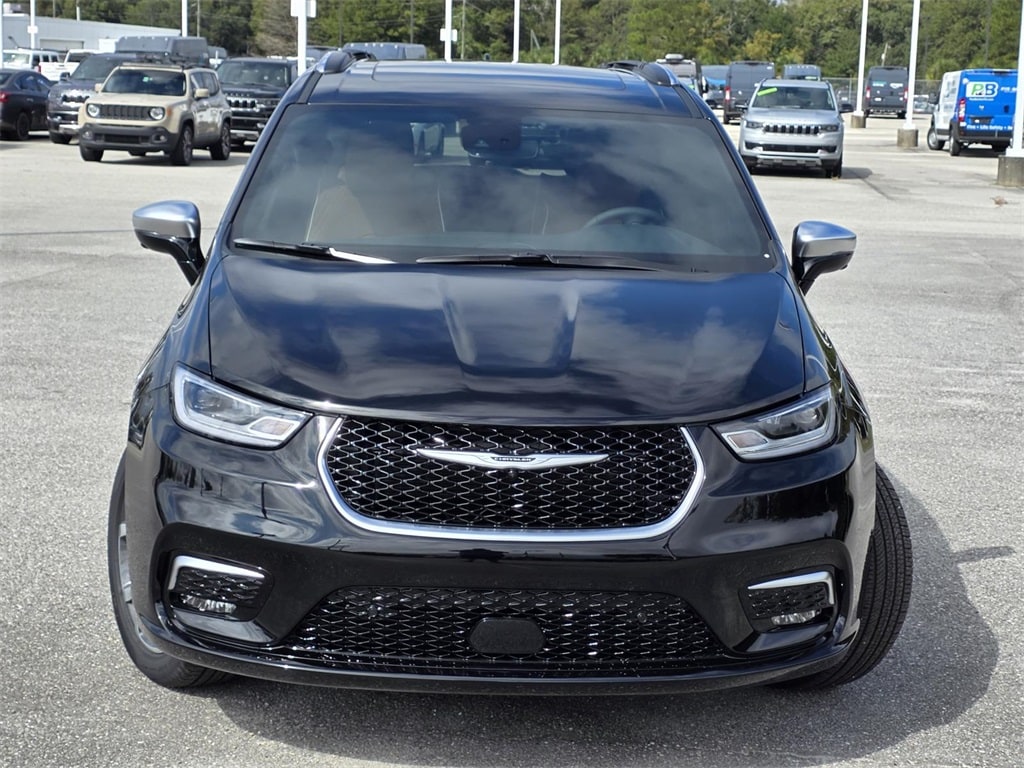 New 2026 Chrysler Pacifica PINNACLE AWD Passenger Van