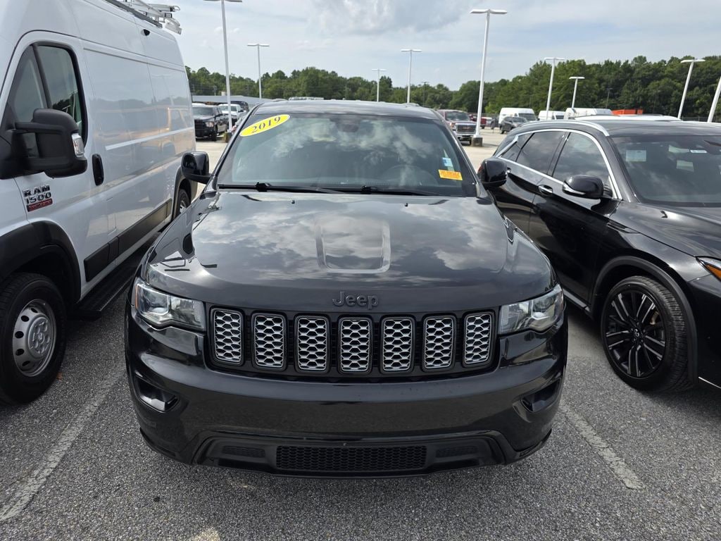 Used 2019 Jeep Grand Cherokee Altitude SUV