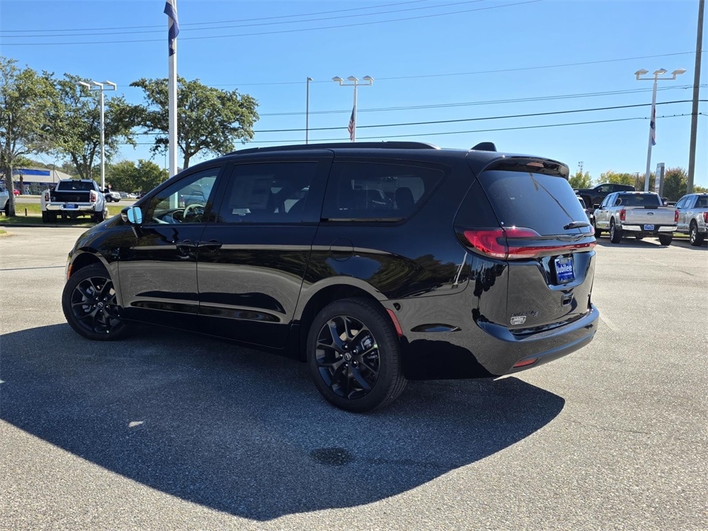 New 2026 Chrysler Pacifica SELECT AWD Passenger Van