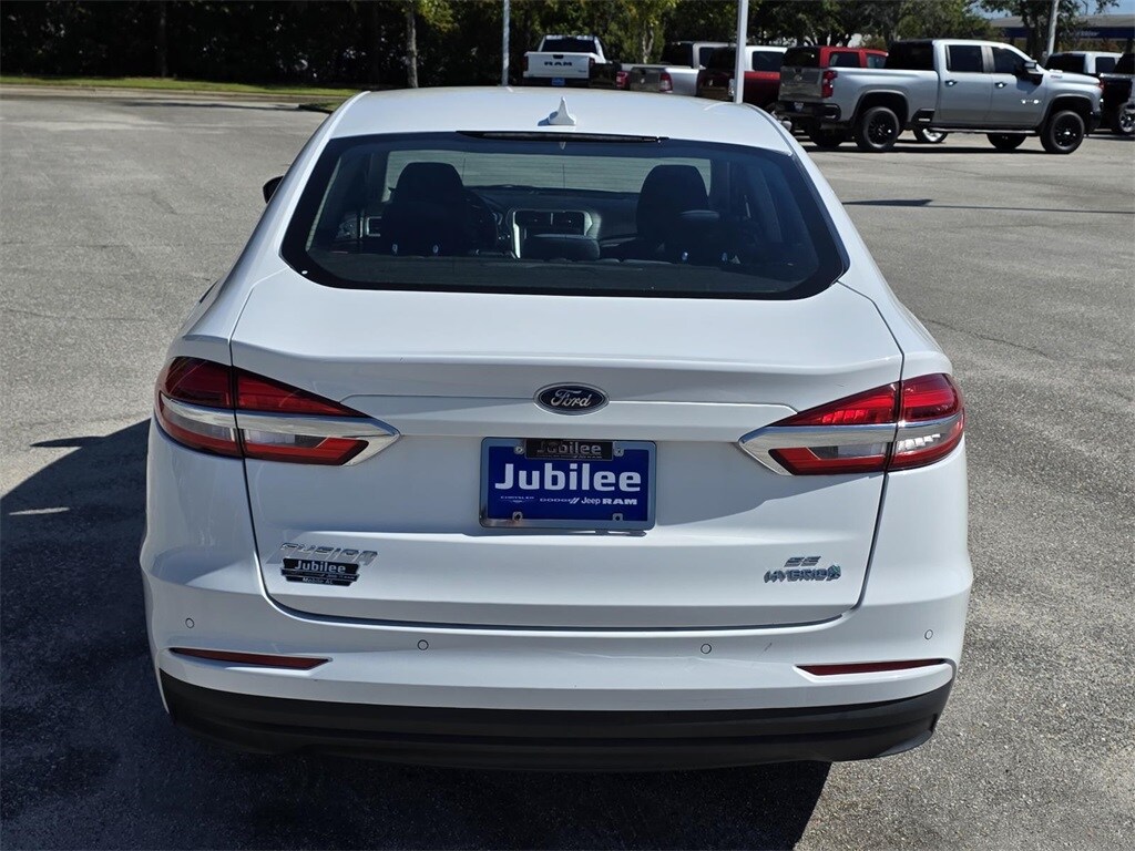 2019 Ford Fusion Hybrid SE photo 3