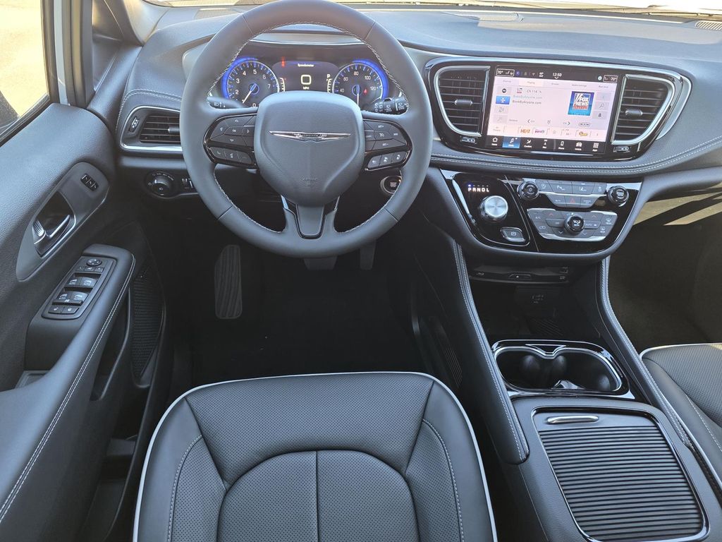 2026 Chrysler Pacifica Limited - Photo 14