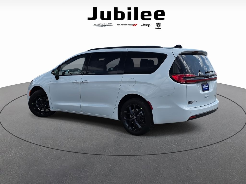New 2026 Chrysler Pacifica LIMITED AWD Passenger Van