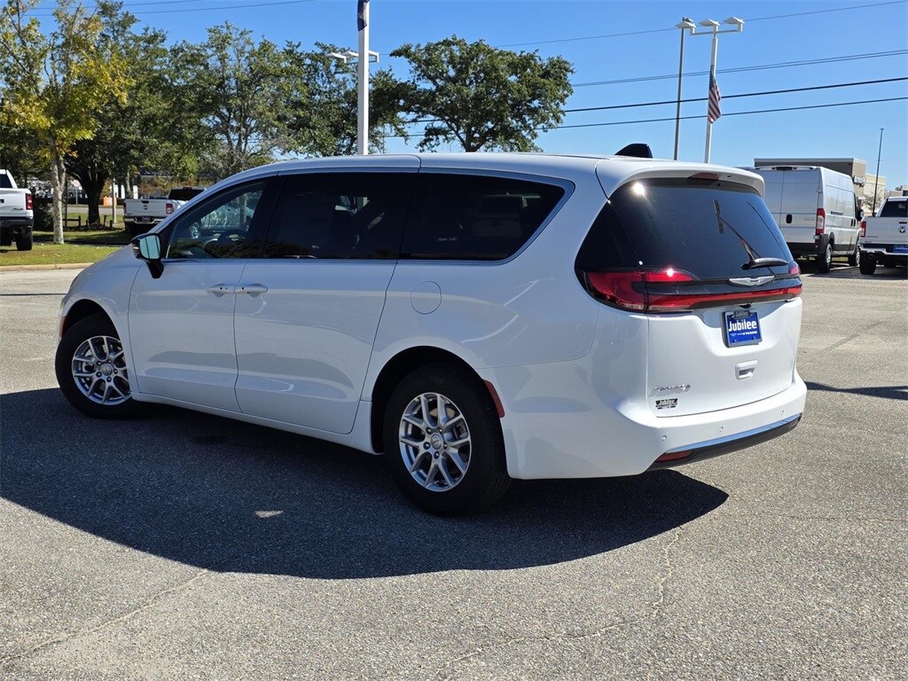 New 2026 Chrysler Pacifica SELECT Passenger Van