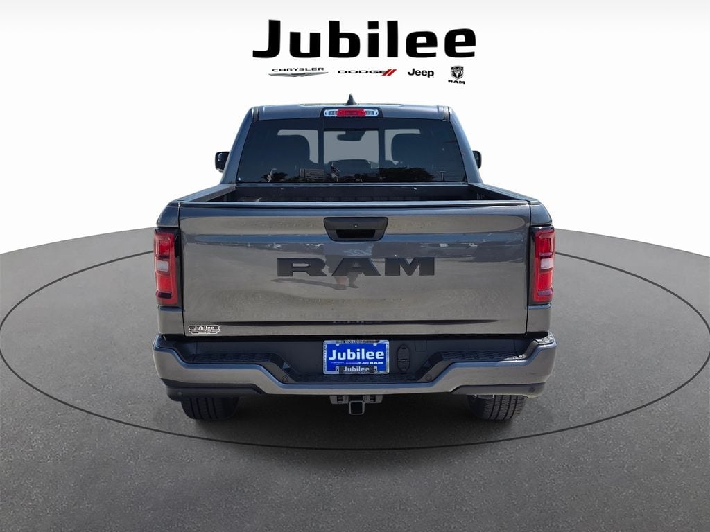 New 2026 Ram 1500 EXPRESS CREW CAB 4X2 5'7 BOX Pickup