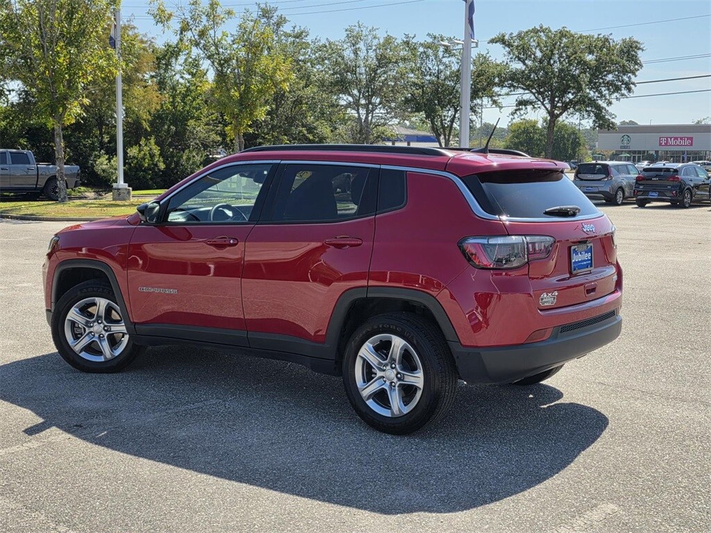 2024 Jeep Compass Latitude photo 3